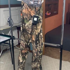 Brand New Nomad Harvester Pant Size L
